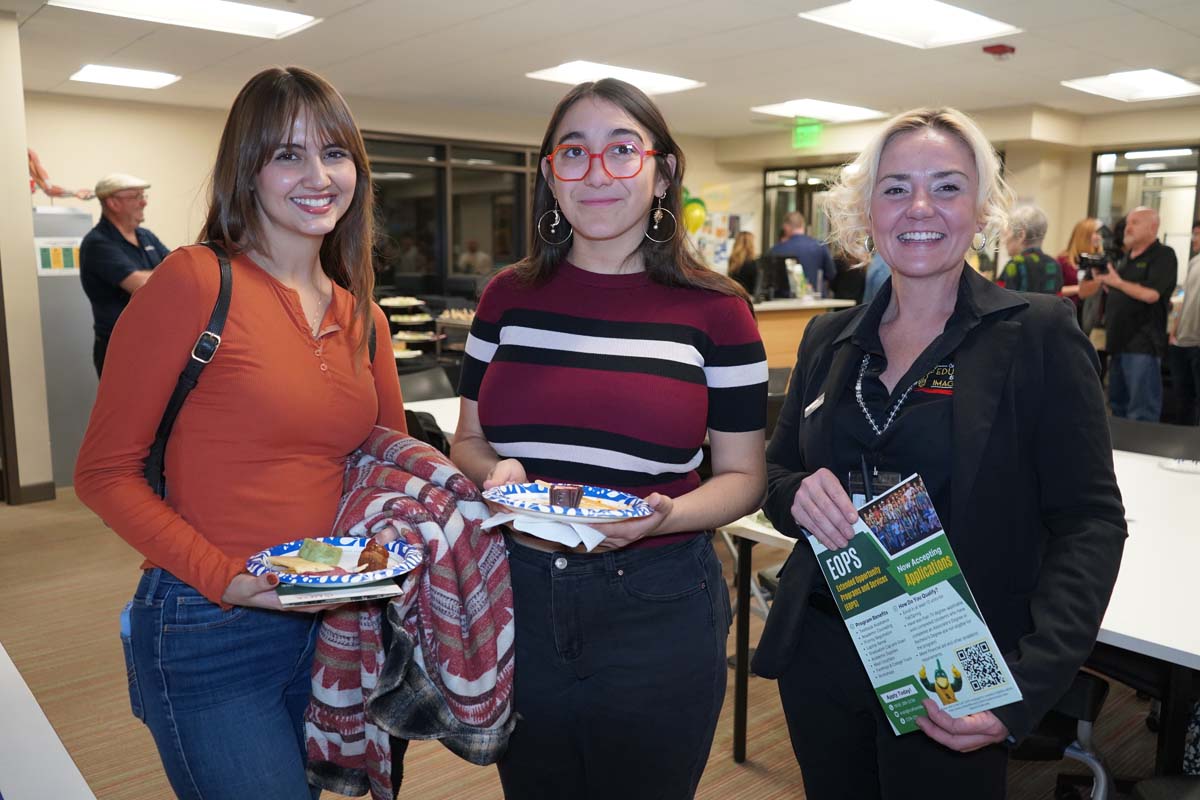 Students at the STEM/MESA Open House.