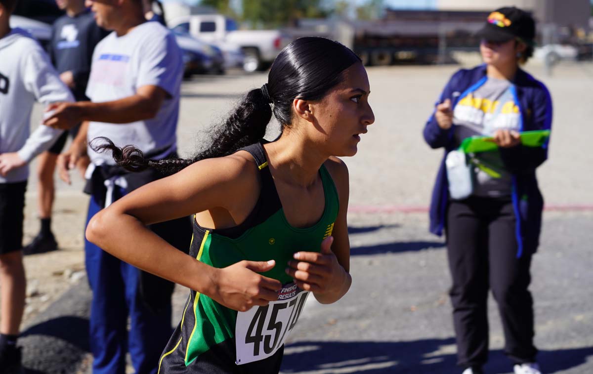 CHC students compete at Cross Country Regionals.