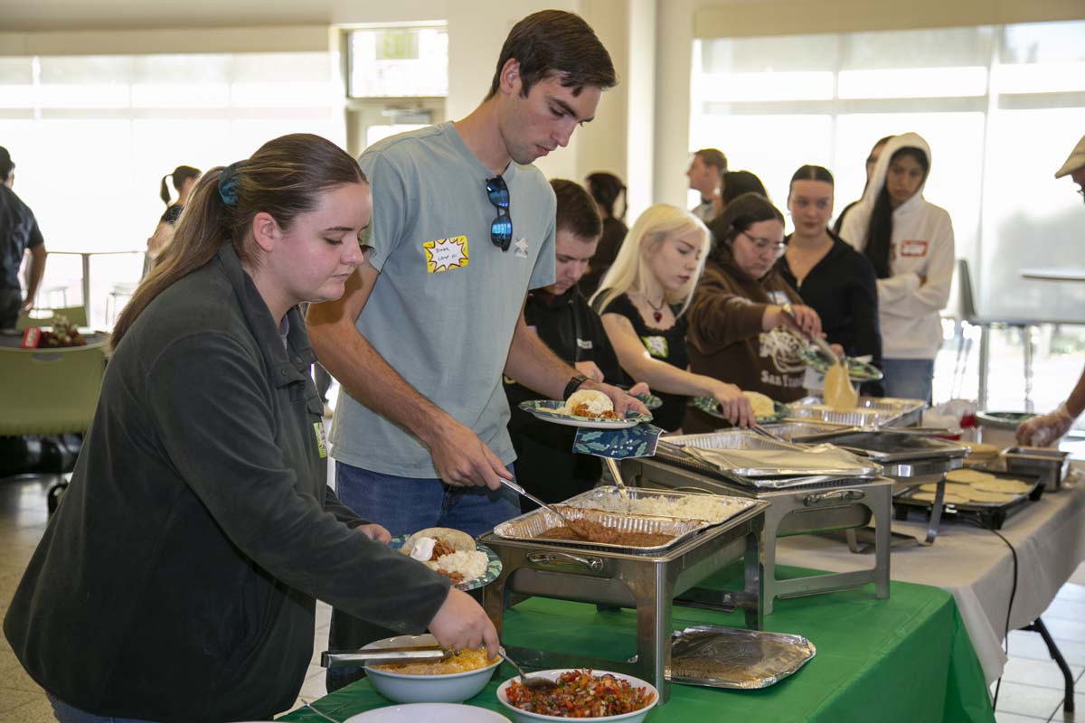 Students attend CHC Honors Luncheon.