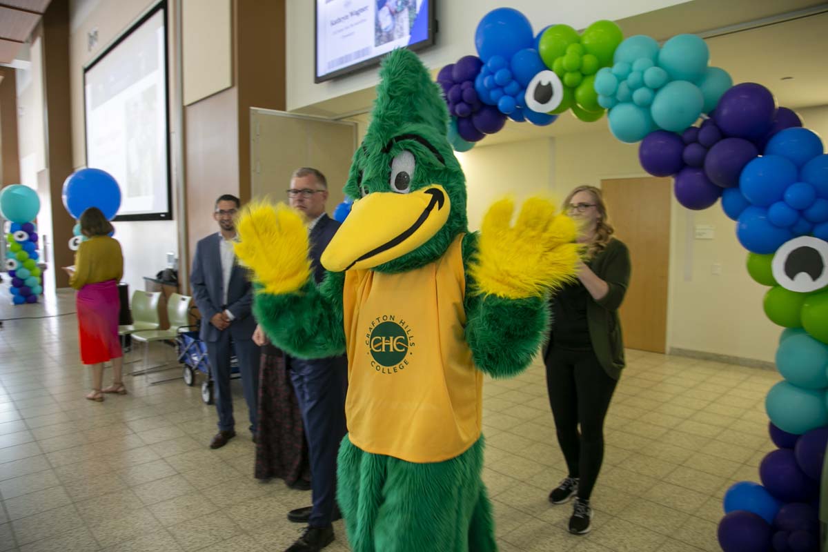 Students attend Transfer Dinner celebration with mascot Ryker.