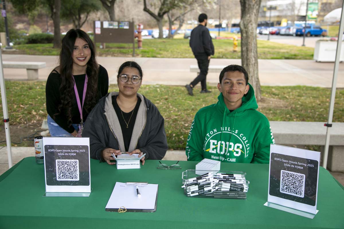 Students attend EOPS Open House at CHC.